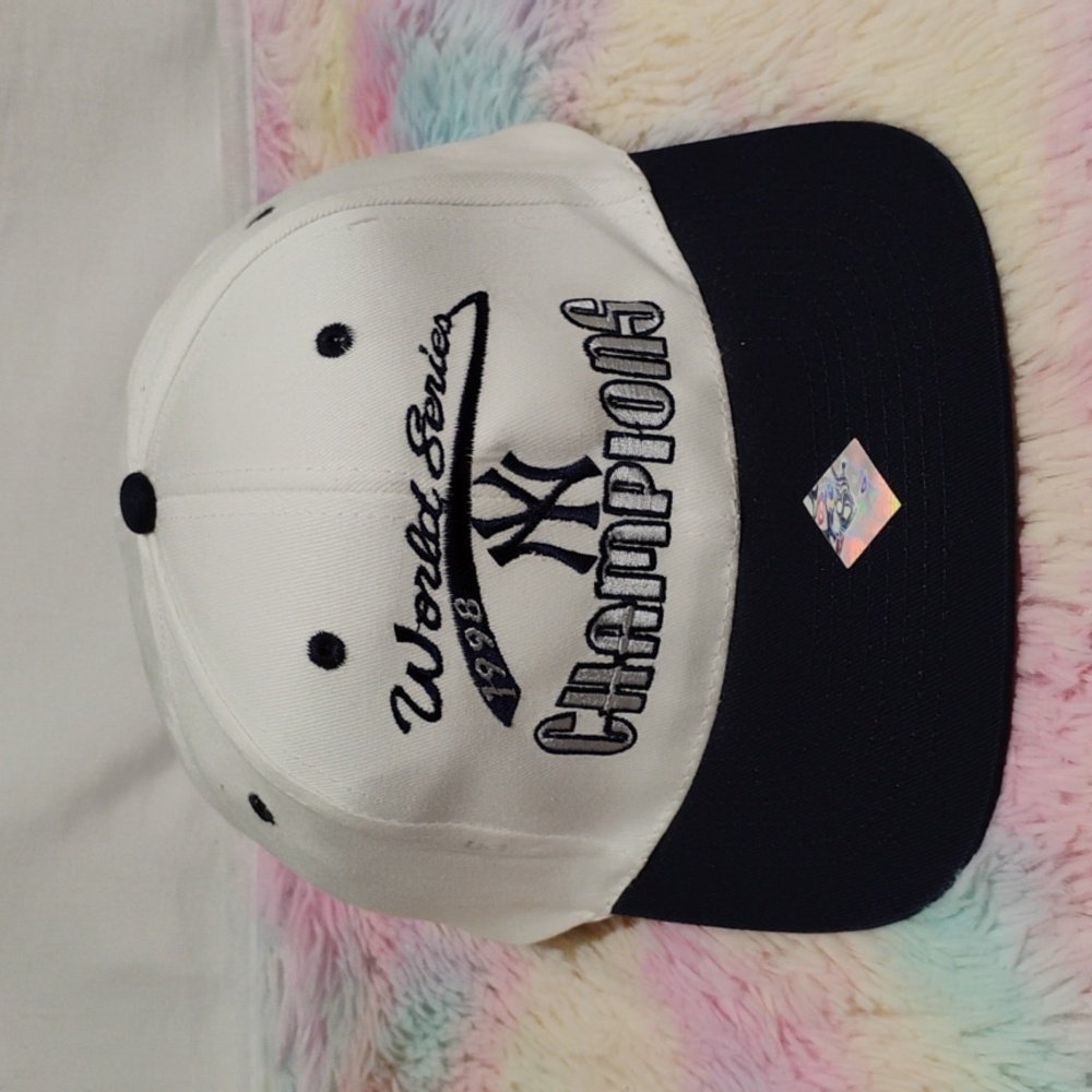 NWOT New York Yankees 1998 Champions Vintage Snap Back Hat